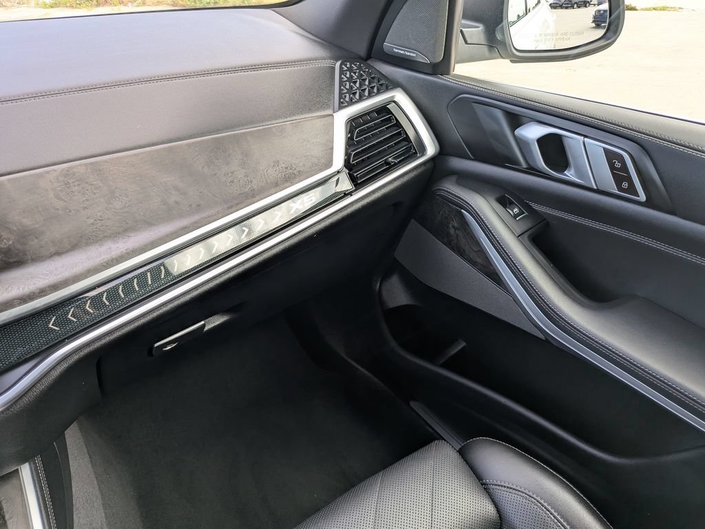 Used 2024 BMW X5 sDrive40i w/ Premium Package RWD image 18