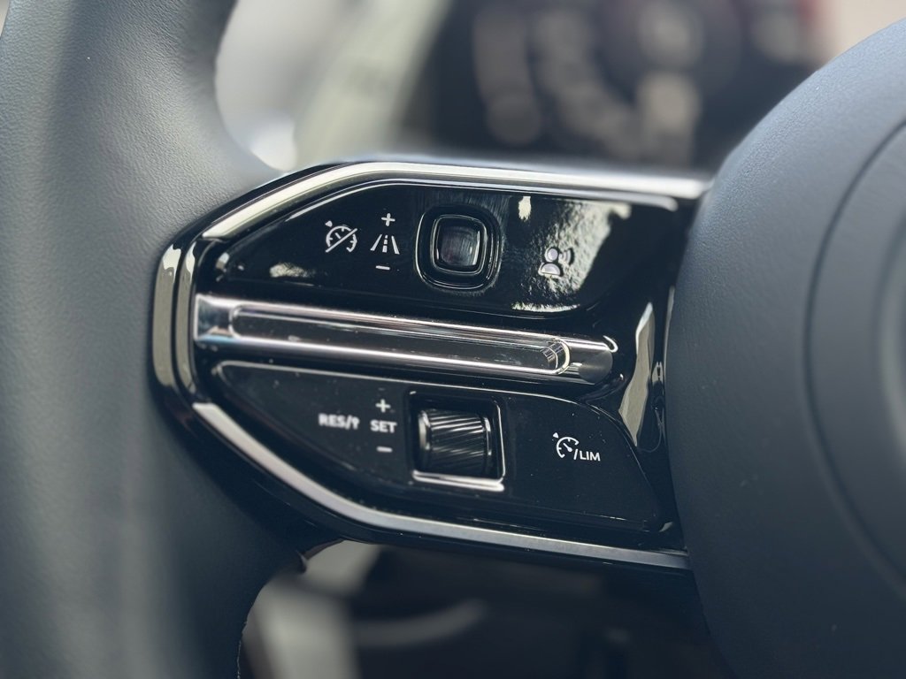 Used 2025 Aston Martin DB12 Coupe image 33