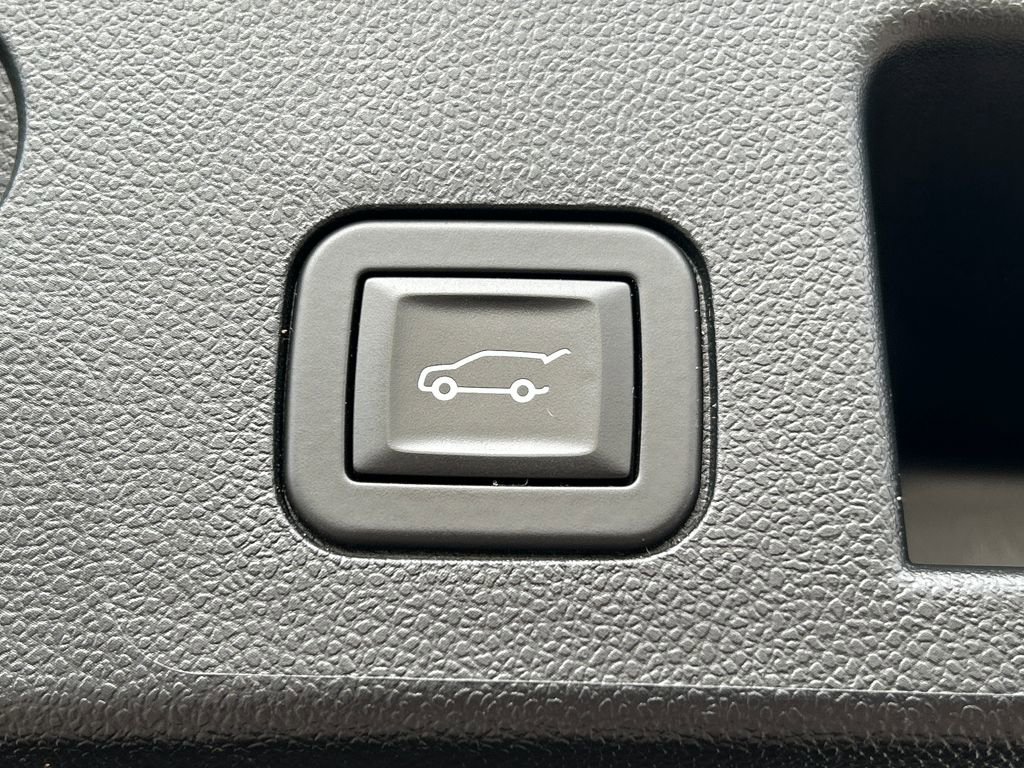 Used 2025 Chevrolet Equinox LT w/ Convenience Package II image 28