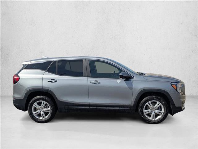 Used 2024 GMC Terrain SLE image 4