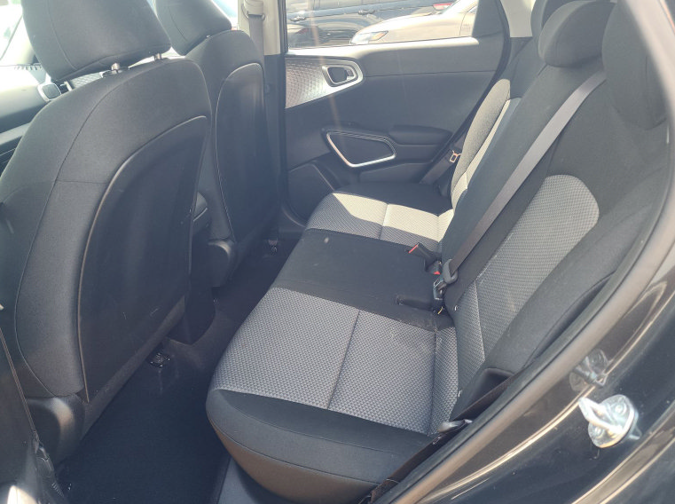 Used 2025 Kia Soul LX FWD image 5