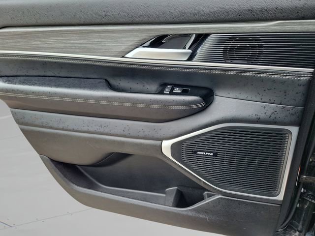 Used 2024 Jeep Wagoneer L Series II w/ Flexible Seating Group image 16