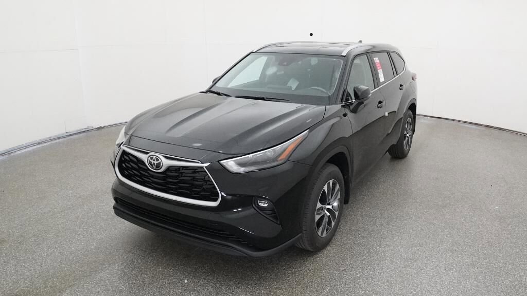 New 2026 Toyota Highlander XLE image 16