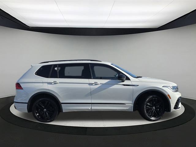Used 2022 Volkswagen Tiguan SE R-Line image 8