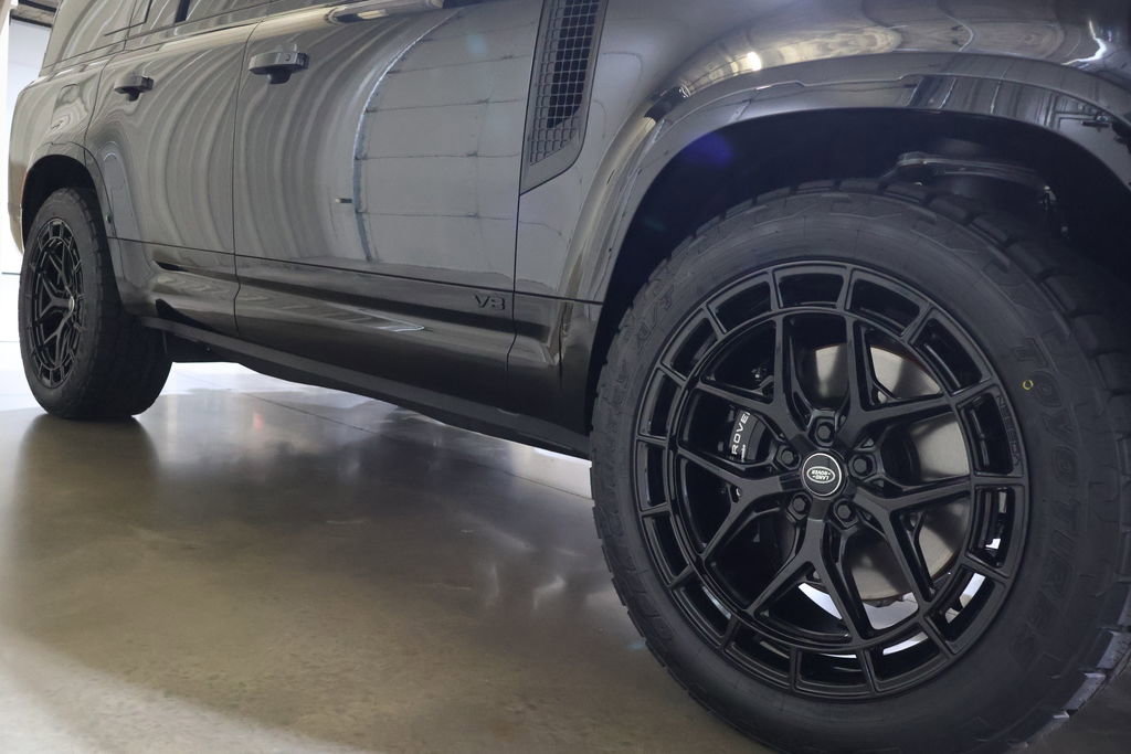 Used 2025 Land Rover Defender 130 V8 image 18