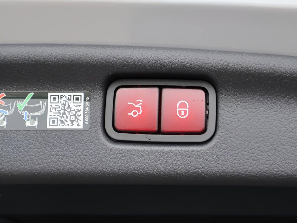 Certified 2025 Mercedes-Benz C 300 4MATIC Sedan image 18