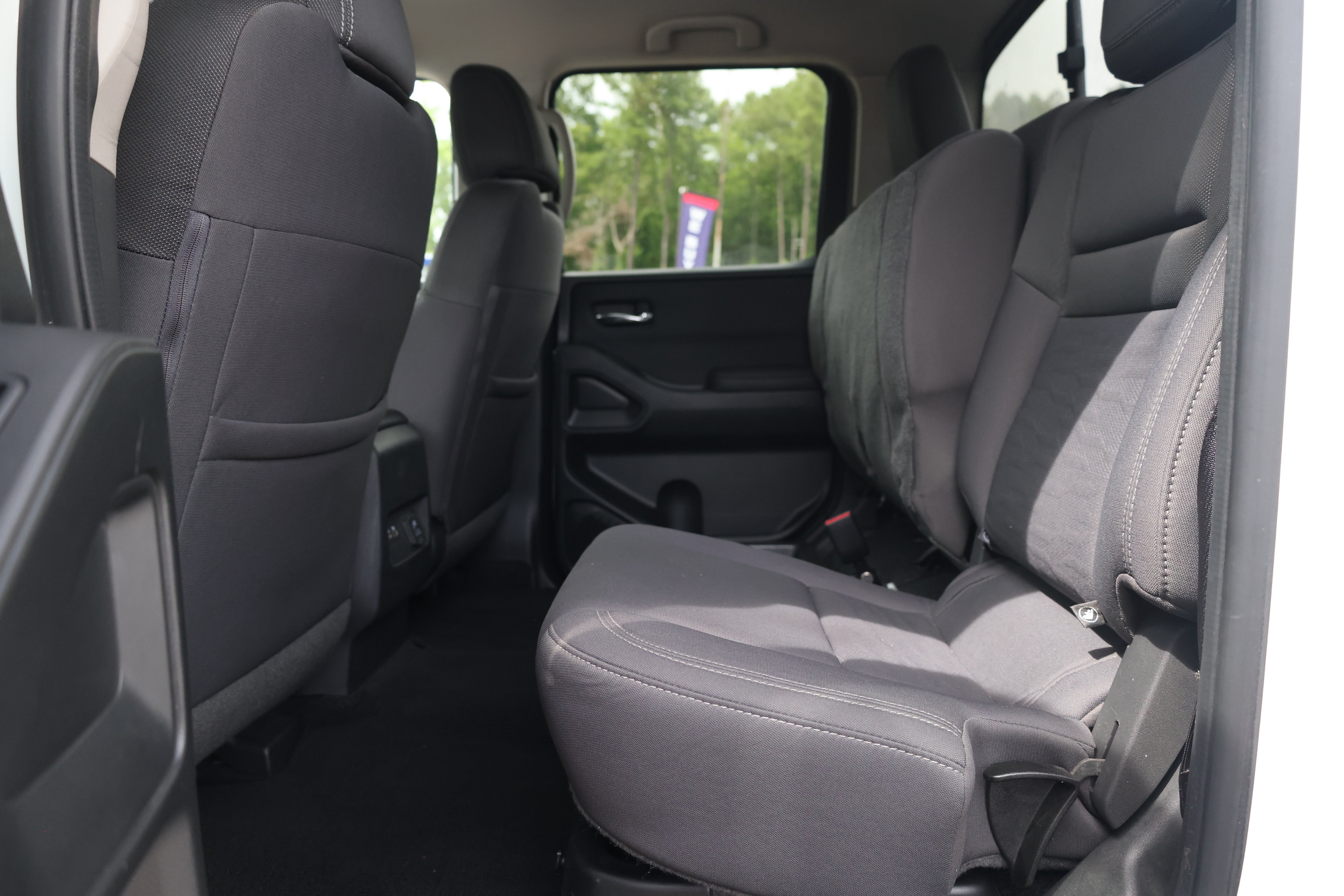 Used 2022 Nissan Frontier SV w/ Technology Package RWD image 19