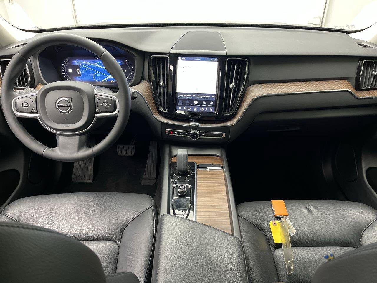 Used 2022 Volvo XC60 B5 Momentum AWD/4WD image 4