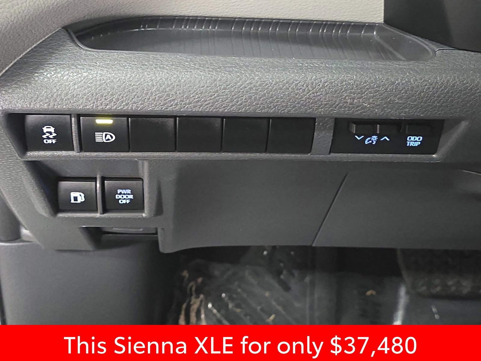 Used 2024 Toyota Sienna XLE image 35
