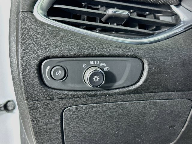 Used 2020 Chevrolet Malibu Premier FWD image 10