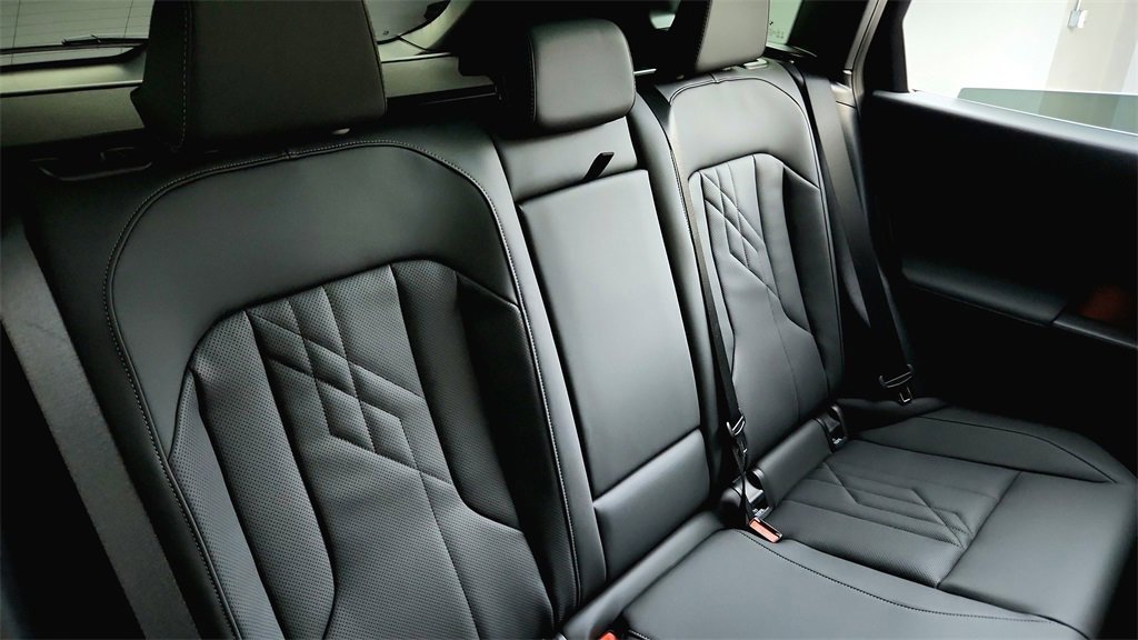 Used 2025 BMW X3 xDrive30i w/ Convenience Package image 38