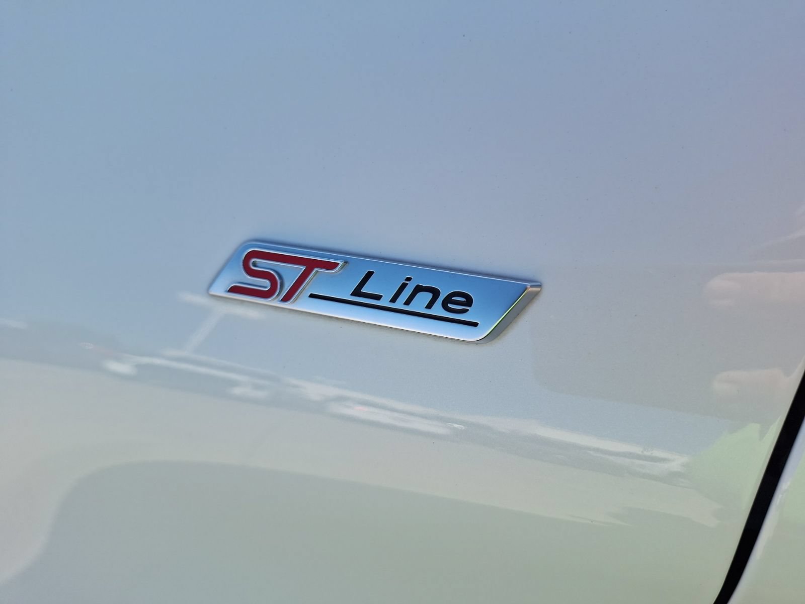 Used 2023 Ford Explorer ST-Line w/ Class IV Trailer Tow Package RWD image 12