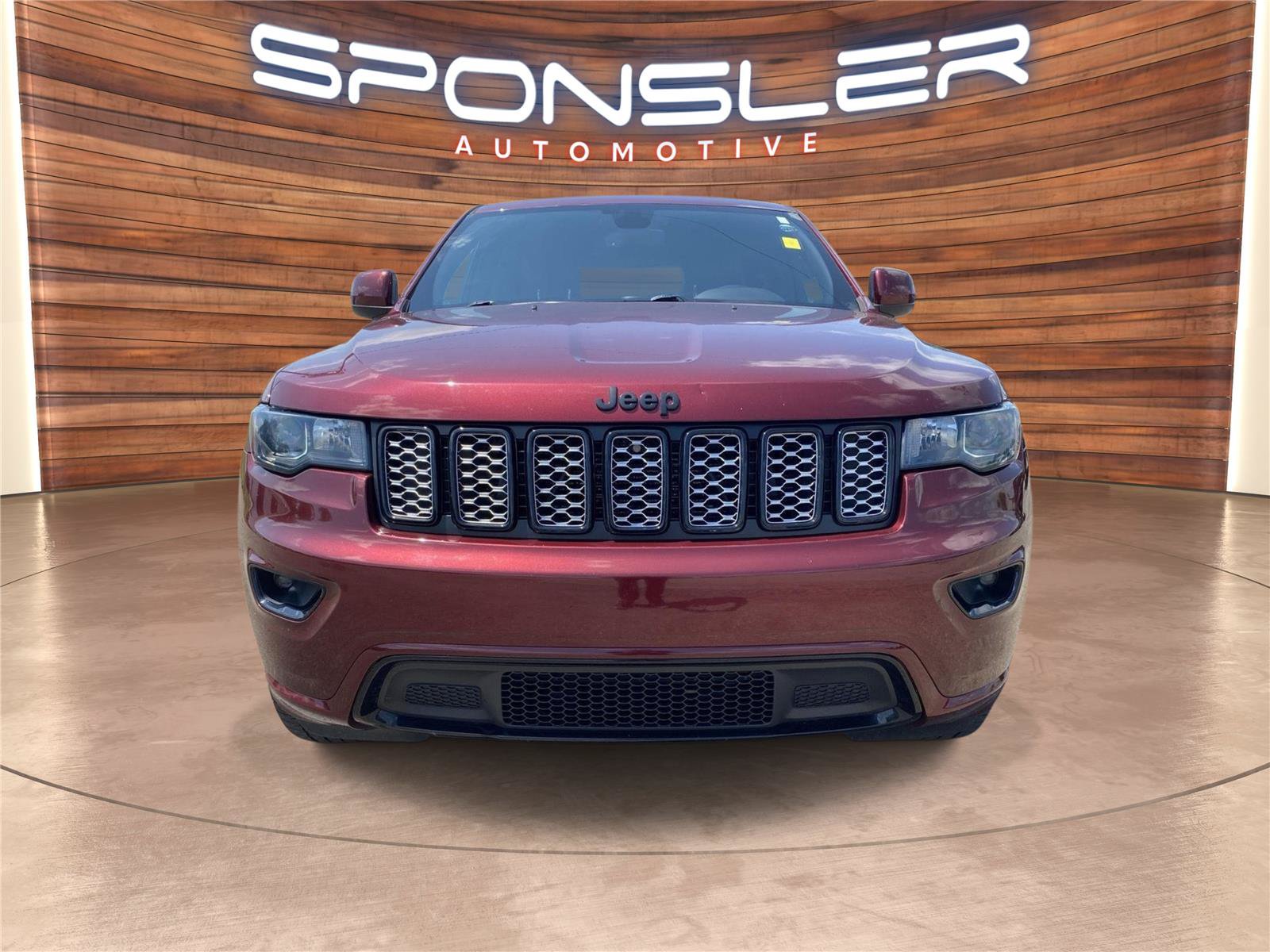 Used 2019 Jeep Grand Cherokee Altitude AWD/4WD image 10
