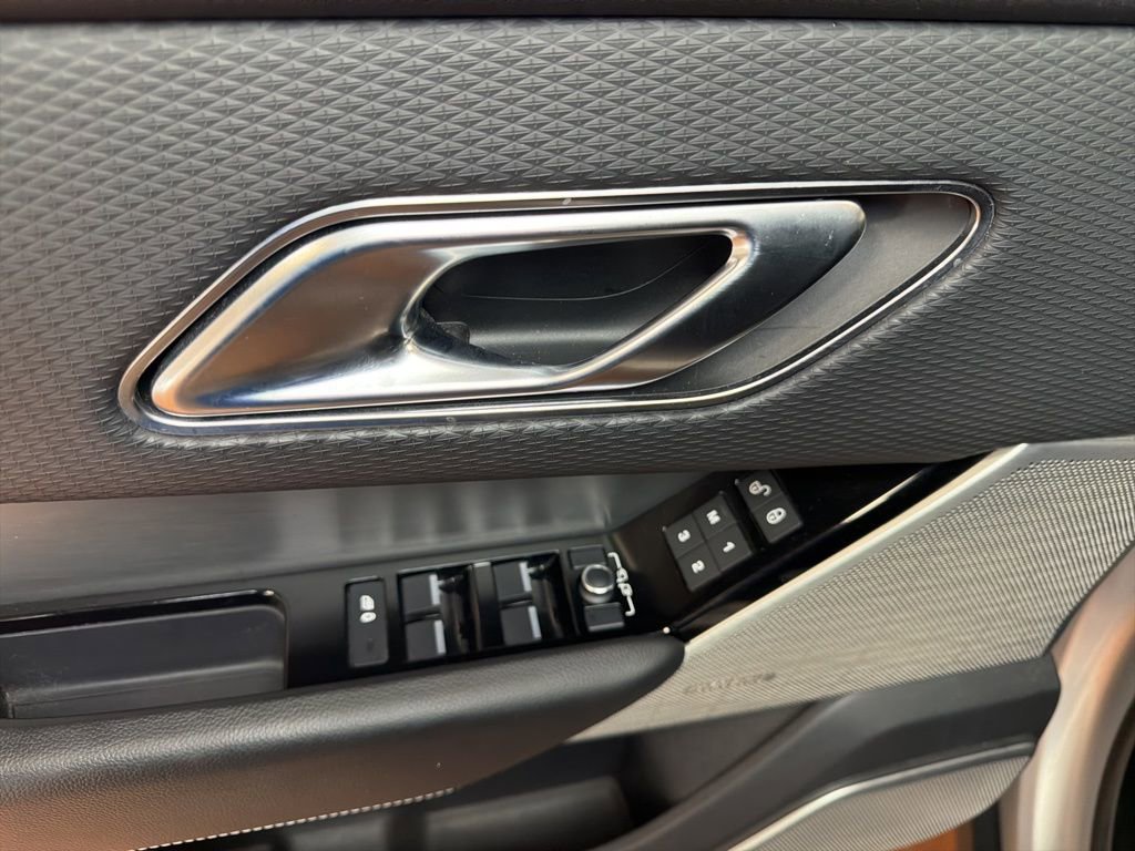 Used 2020 Land Rover Range Rover Velar R-Dynamic S image 23