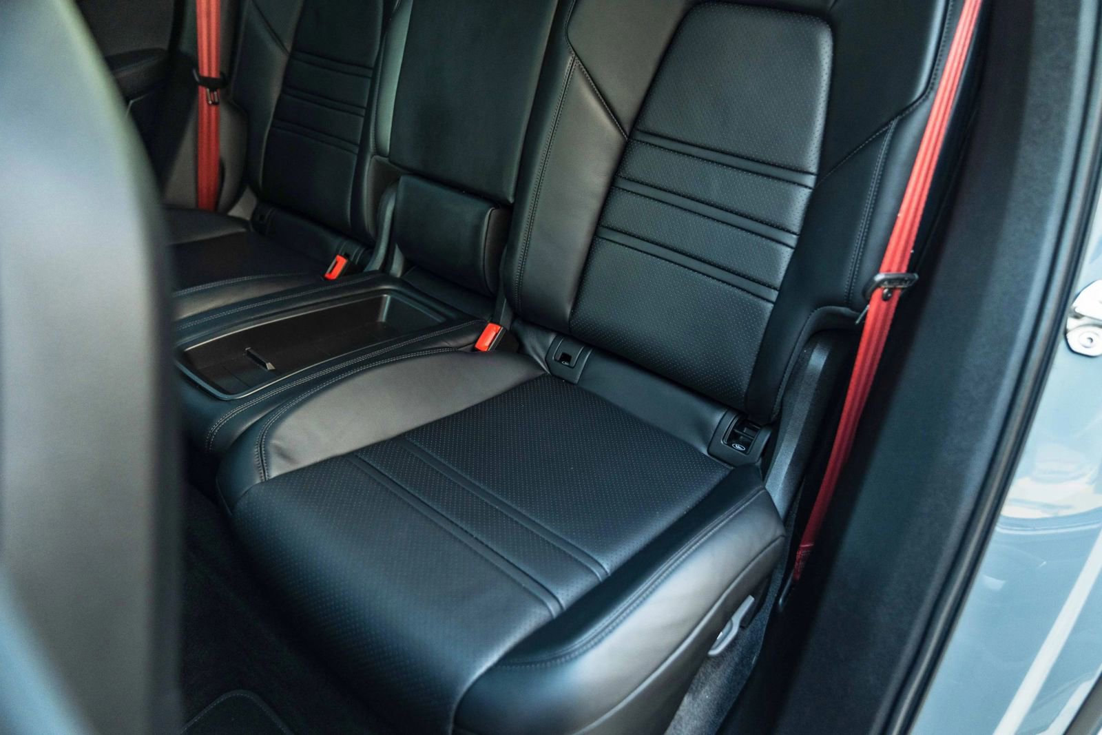 Used 2024 Porsche Cayenne S image 38