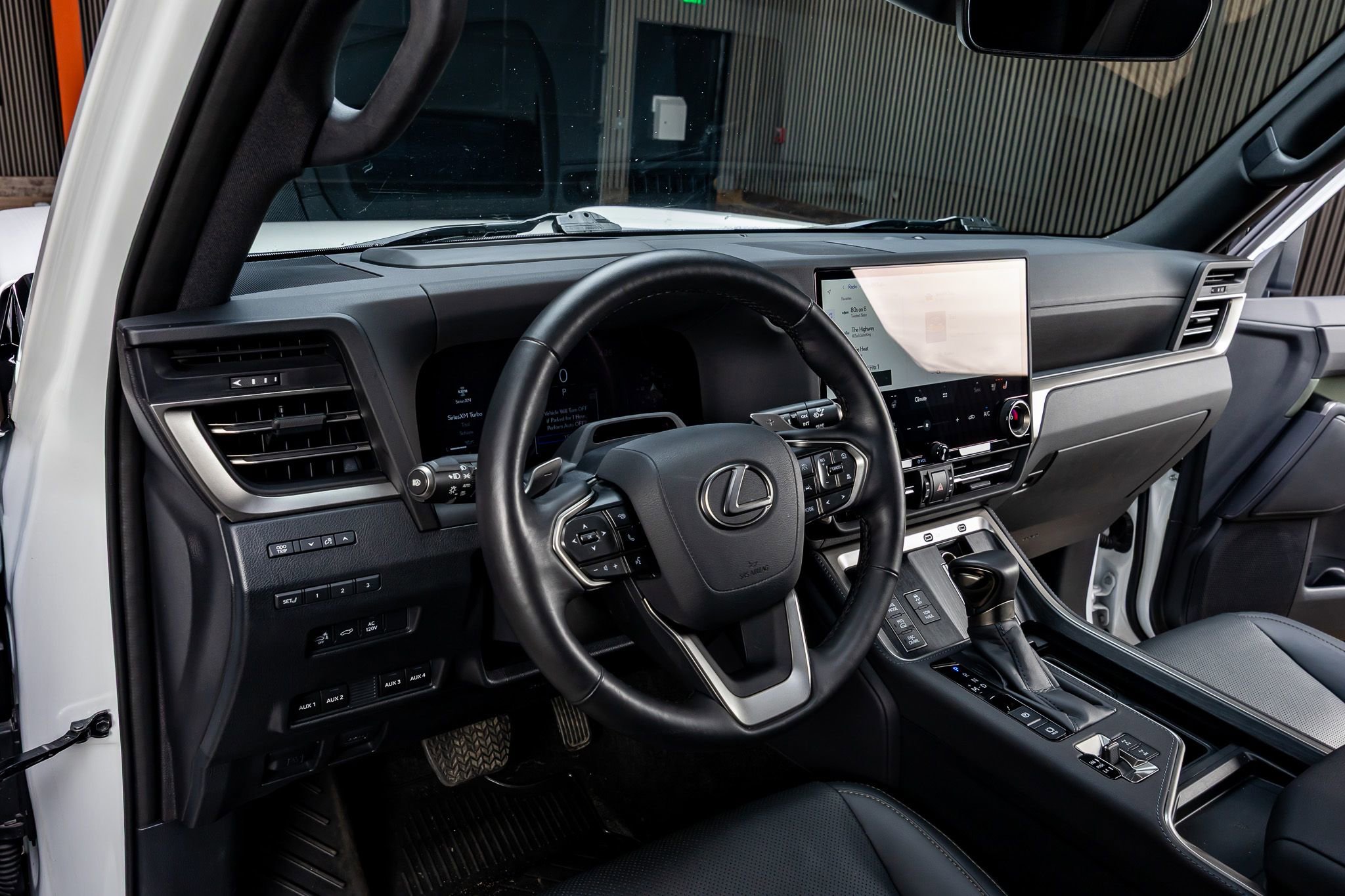 Used 2025 Lexus GX 550 AWD/4WD image 17