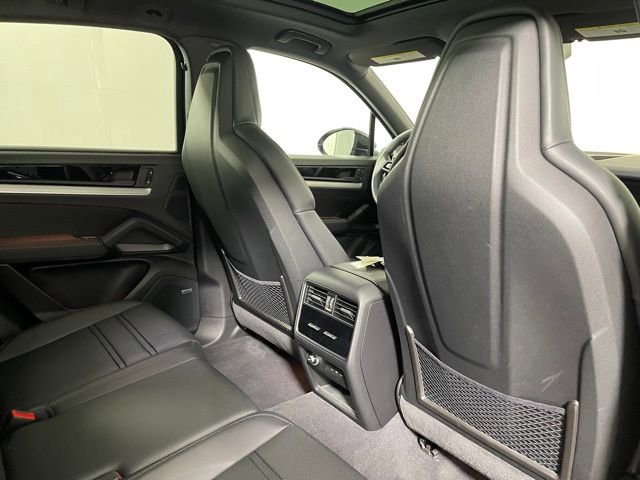 Used 2025 Porsche Cayenne image 21
