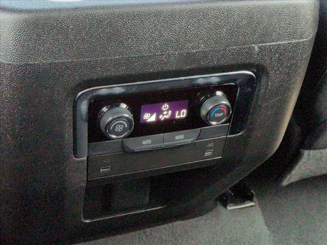 Used 2025 Chevrolet Suburban Z71 AWD/4WD image 17