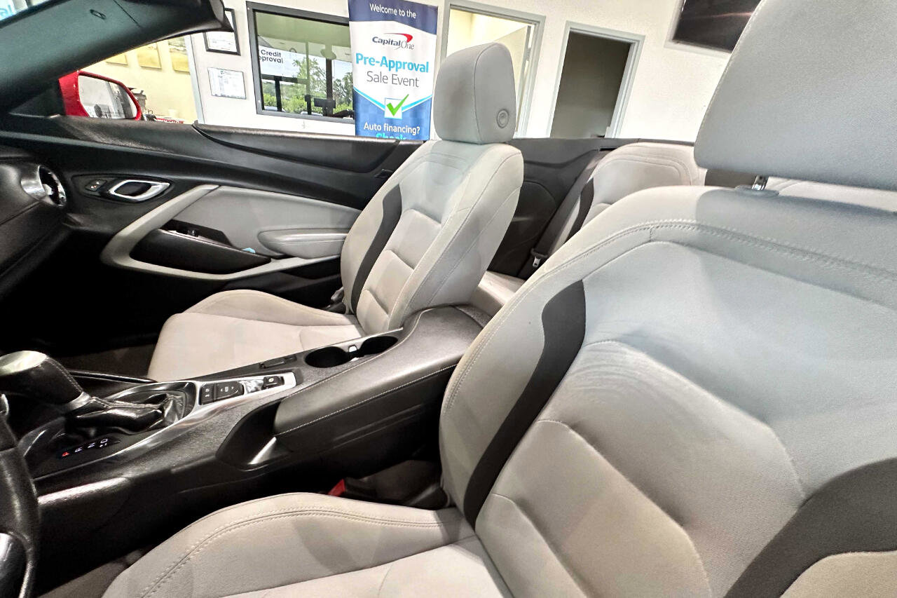 Used 2020 Chevrolet Camaro LT image 13