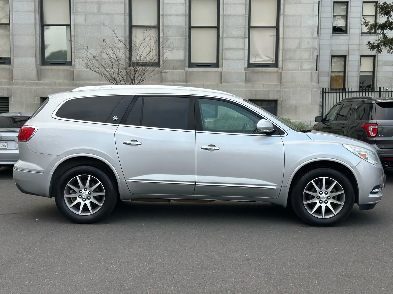 Used 2017 Buick Enclave Leather image 3