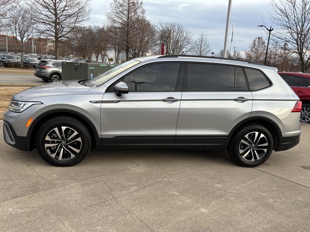 Used 2024 Volkswagen Tiguan S image 9