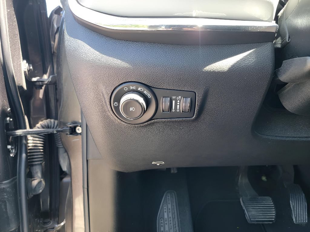 Used 2022 Jeep Compass Limited w/ Sun and Sound Group AWD/4WD image 16