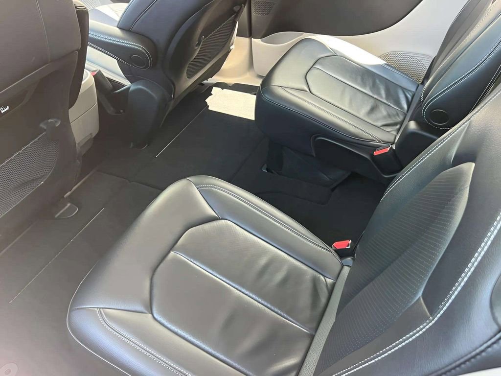 Used 2022 Chrysler Pacifica Touring-L FWD image 15