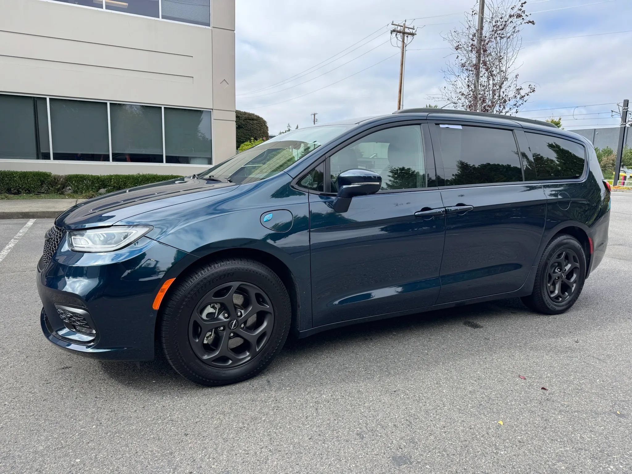 Used 2021 Chrysler Pacifica Touring-L w/ S Appearance Package FWD image 5