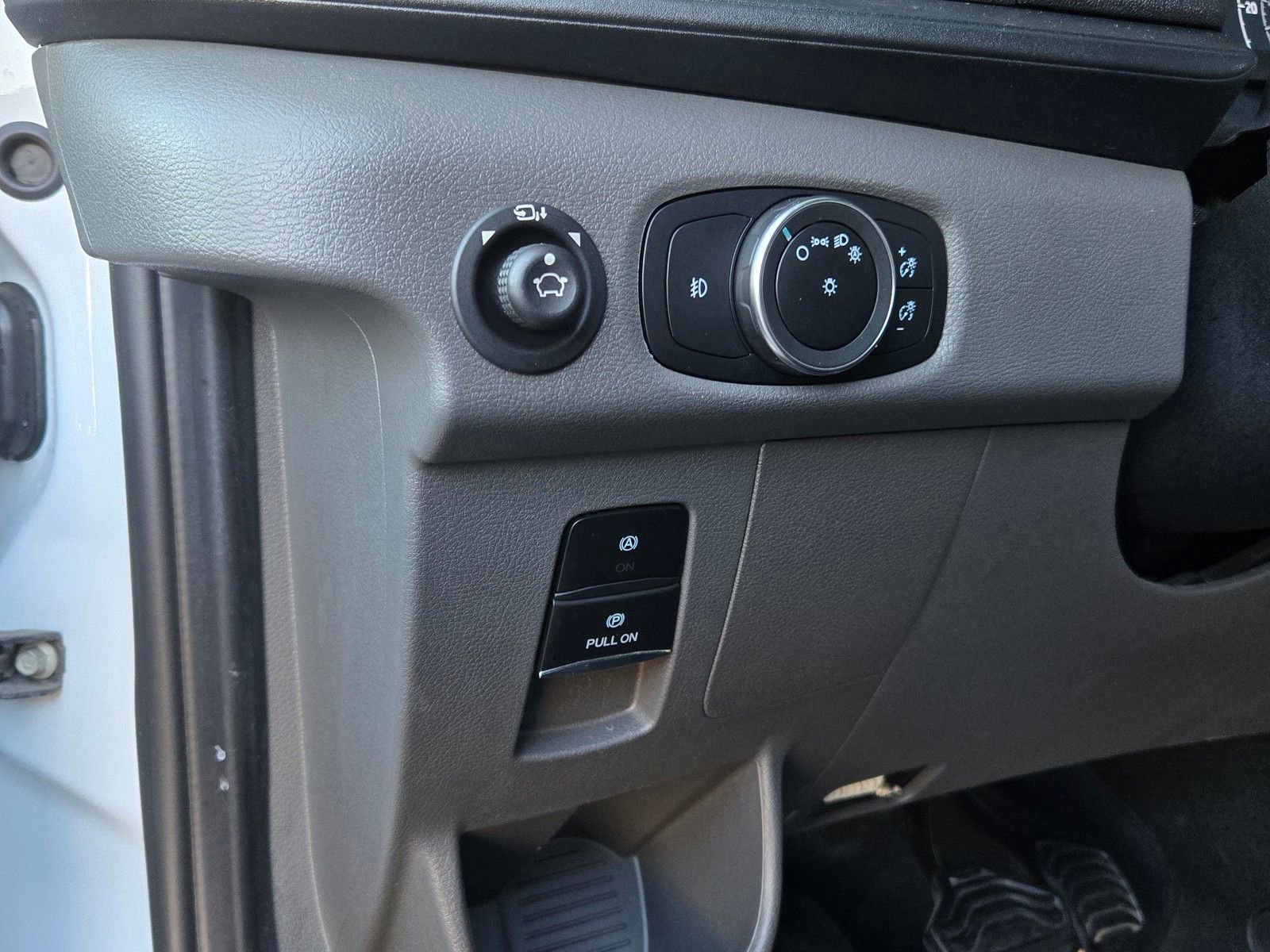 Used 2023 Ford Transit 350 XLT image 17