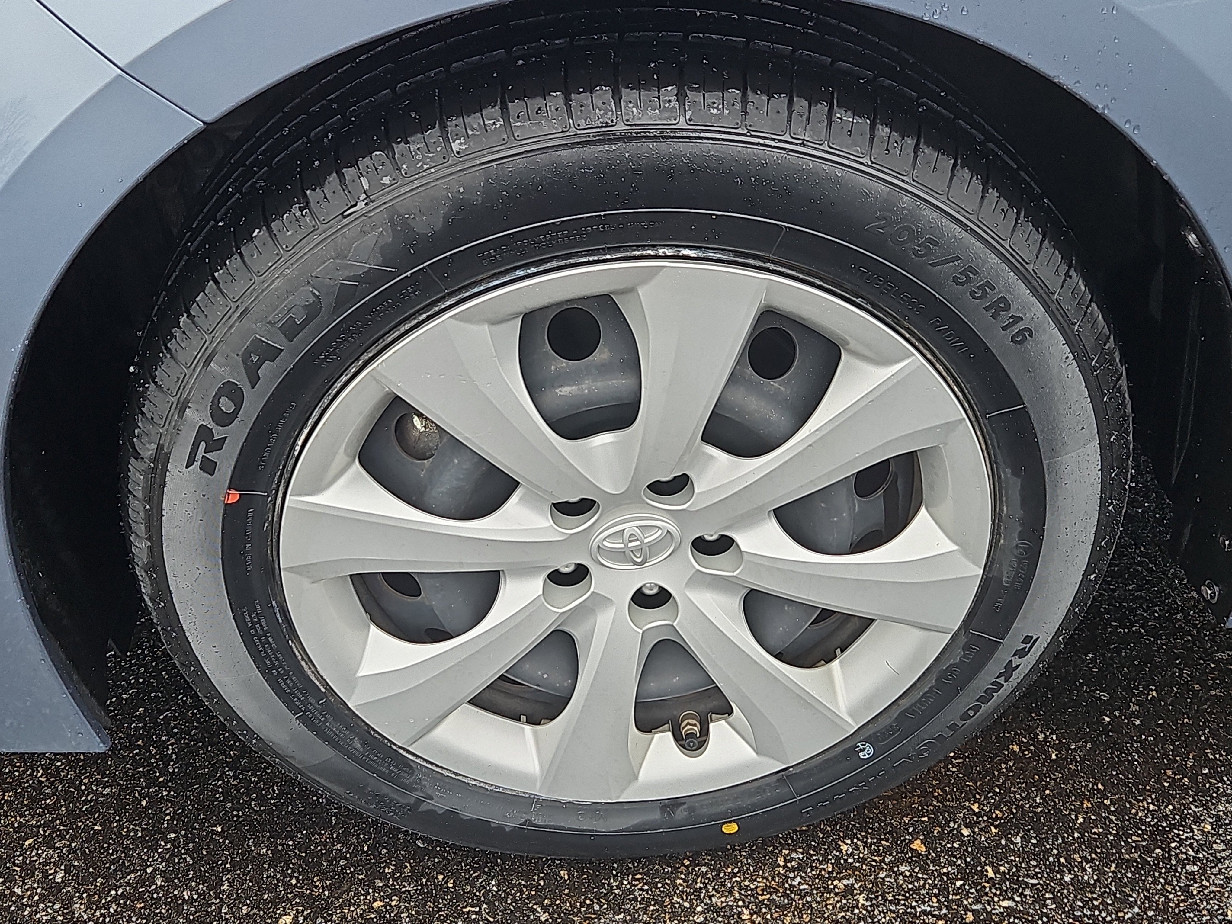 Used 2022 Toyota Corolla LE image 4