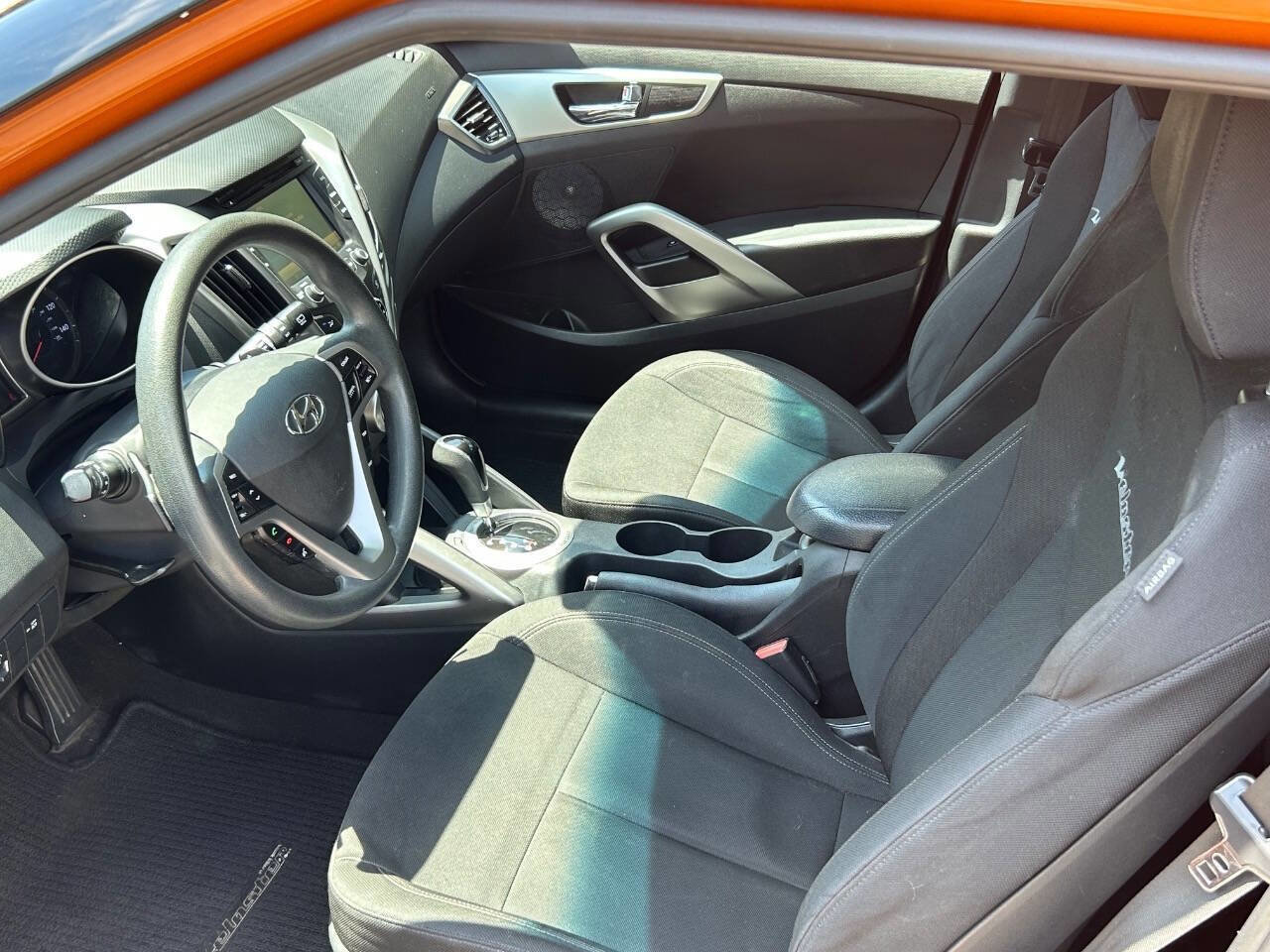 Used 2016 Hyundai Veloster image 9
