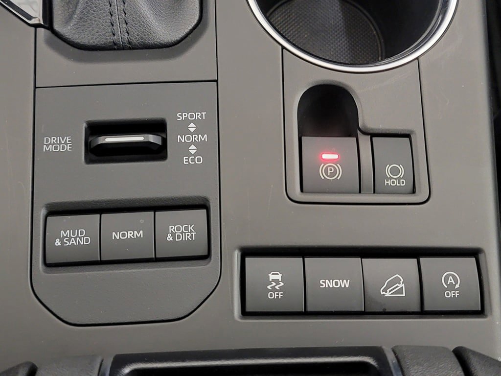 Used 2021 Toyota Highlander XLE AWD/4WD image 26