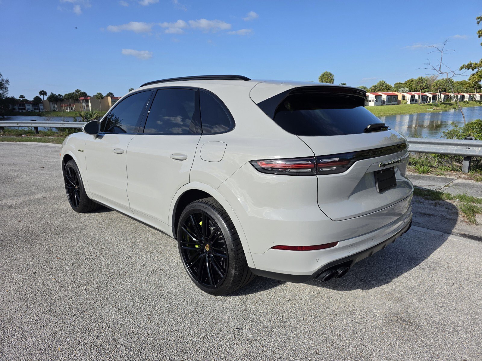 Used 2021 Porsche Cayenne Turbo S AWD/4WD image 2