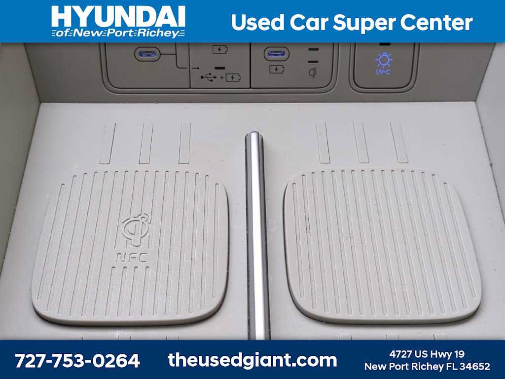 Certified 2025 Hyundai Santa Fe Limited FWD image 27