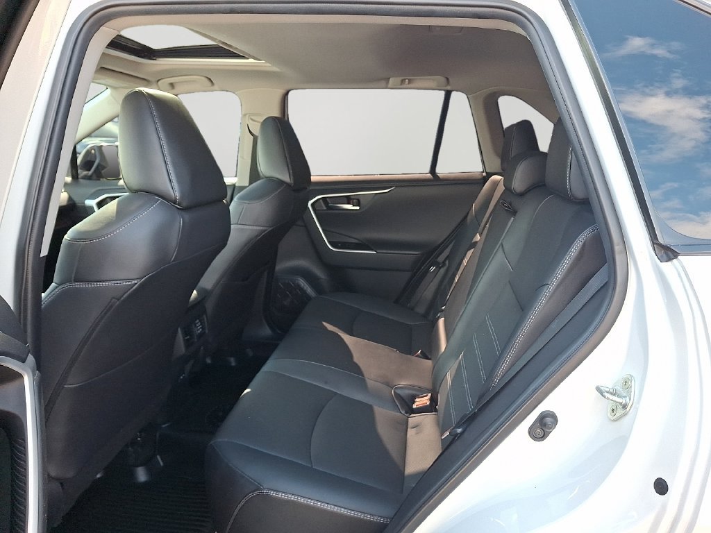 Used 2022 Toyota RAV4 Limited AWD/4WD image 8