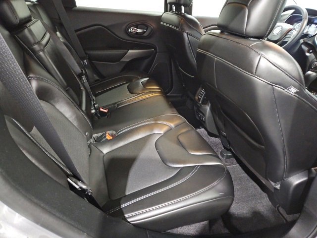 Used 2019 Jeep Cherokee Latitude Plus w/ Comfort/Convenience Group image 13