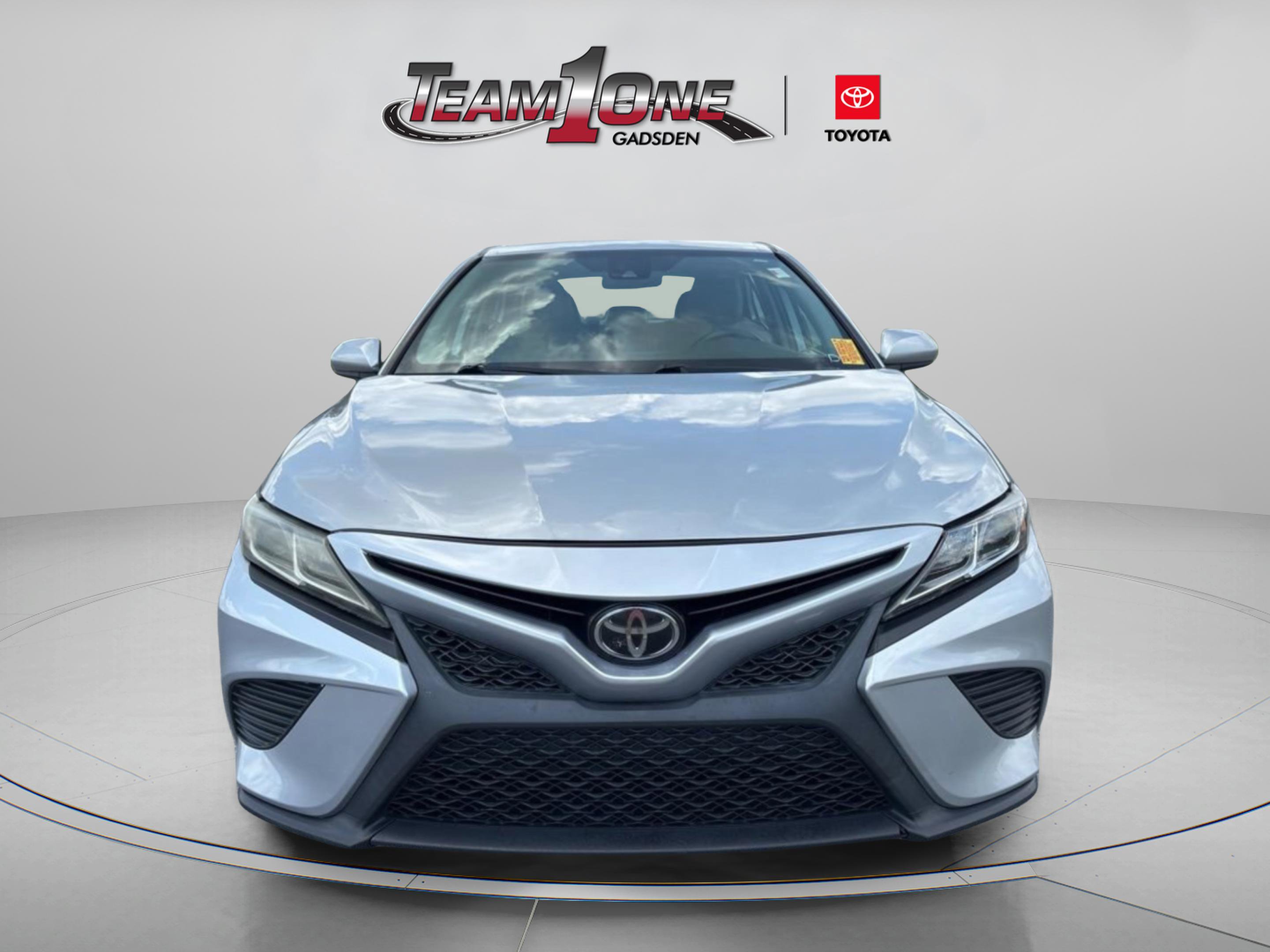 Used 2019 Toyota Camry SE FWD image 2