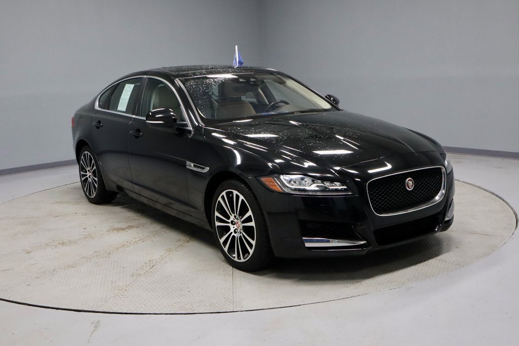 Used 2020 Jaguar XF Prestige image 1