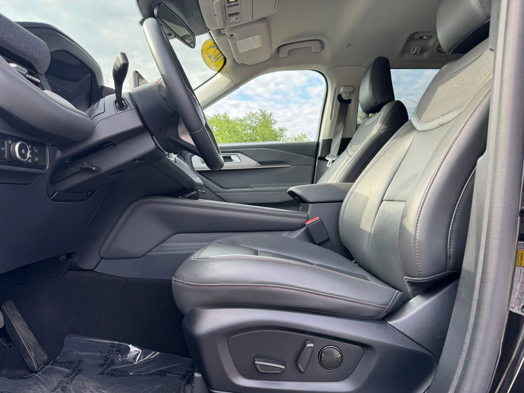 Used 2025 Ford Explorer Active w/ Active Comfort Package AWD/4WD image 19