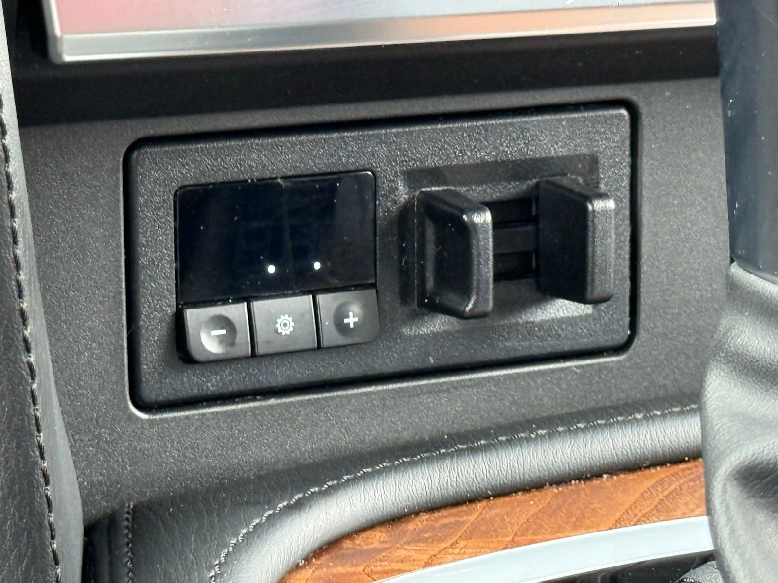 Used 2024 Nissan Armada SL AWD/4WD image 28