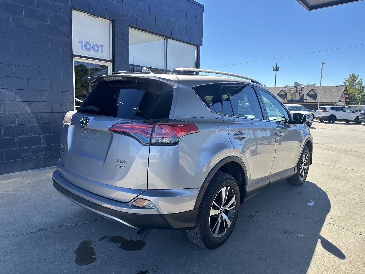 Used 2018 Toyota RAV4 XLE w/ Plus Extra Value Package AWD/4WD image 8