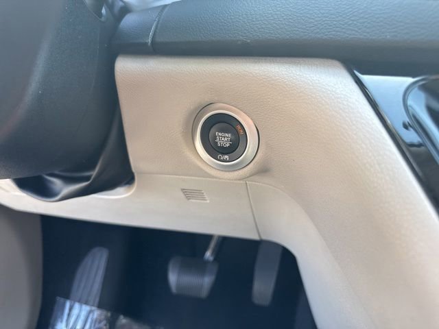 Used 2023 Chrysler Pacifica Touring-L FWD image 28