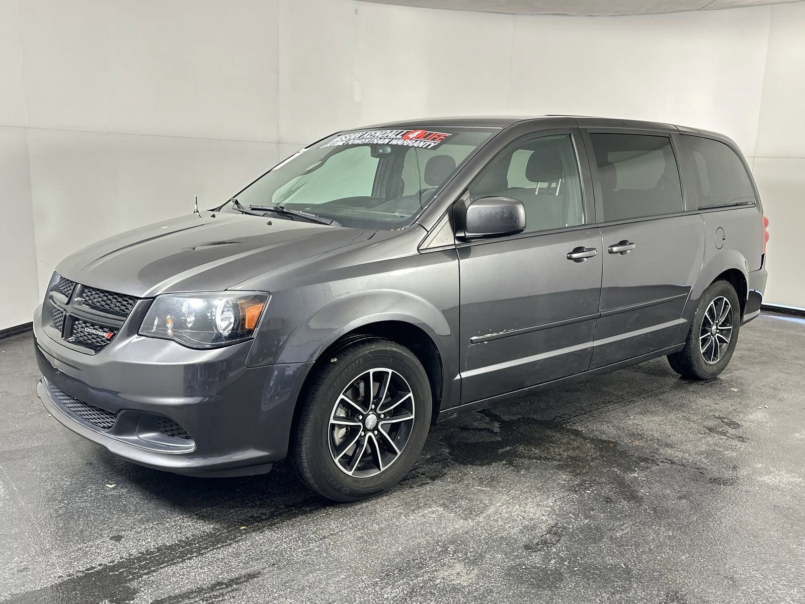 Used 2017 Dodge Grand Caravan SE image 4