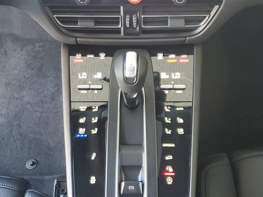 New 2026 Porsche Macan AWD/4WD image 29