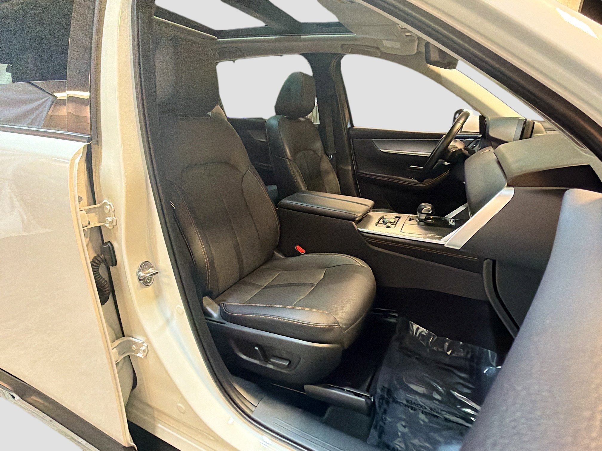 Used 2024 MAZDA CX-90 Plug-In Hybrid w/ Premium Pkg image 34