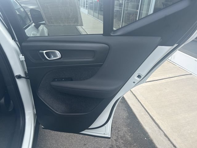Certified 2025 Volvo XC40 B5 Plus AWD/4WD image 12