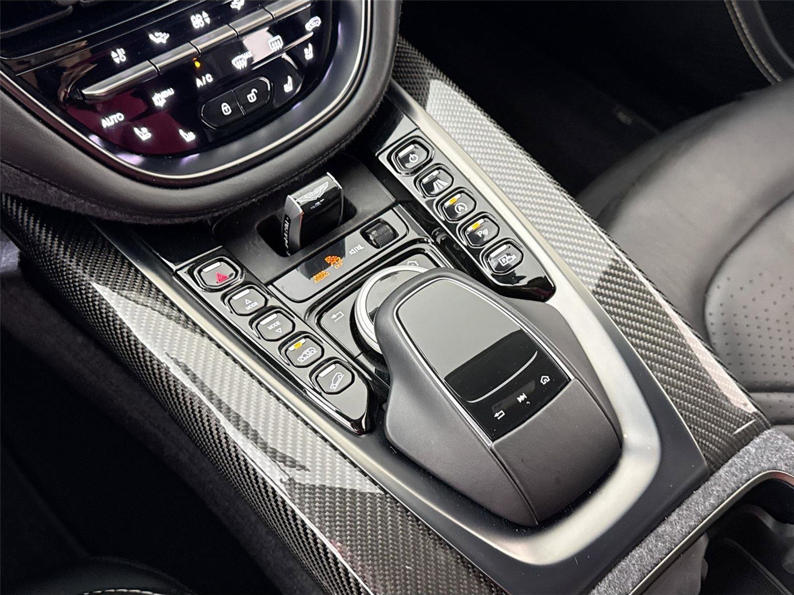 Used 2021 Aston Martin DBX image 22