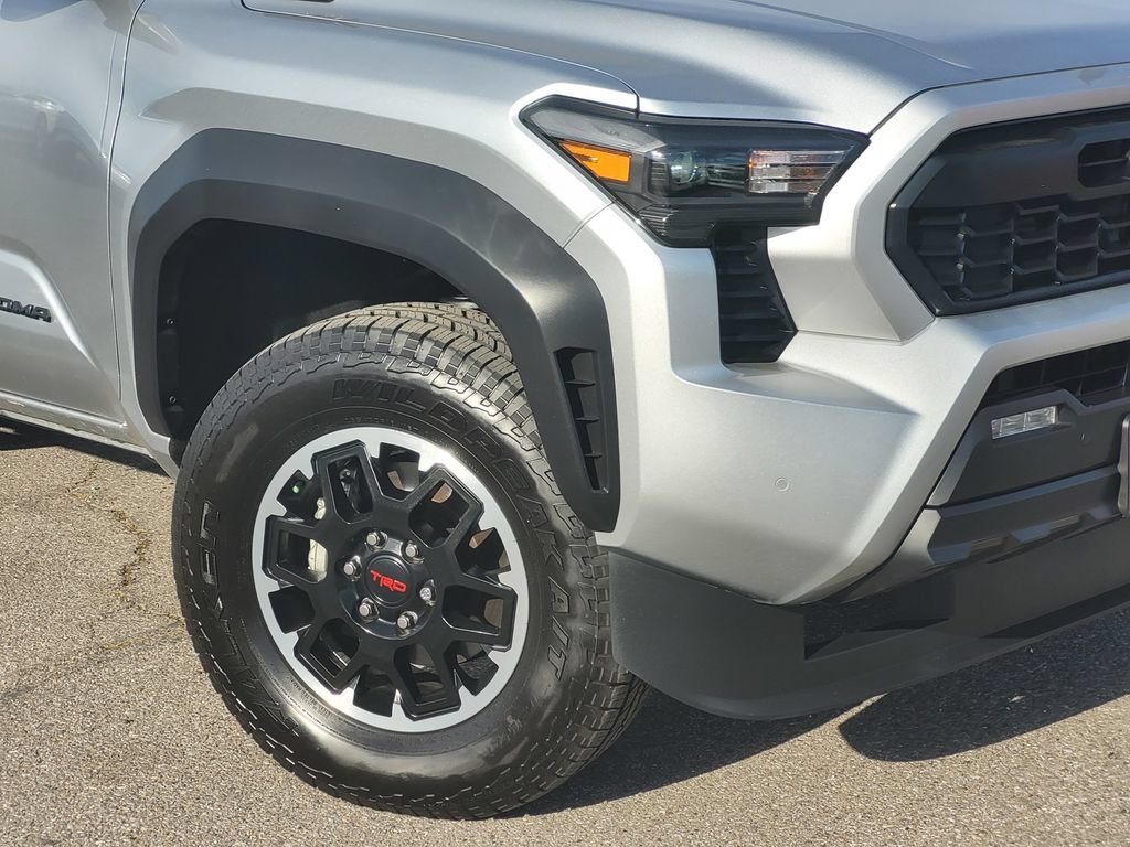 Used 2025 Toyota Tacoma TRD Off-Road w/ TRD Off Road Upgrade Package AWD/4WD image 9