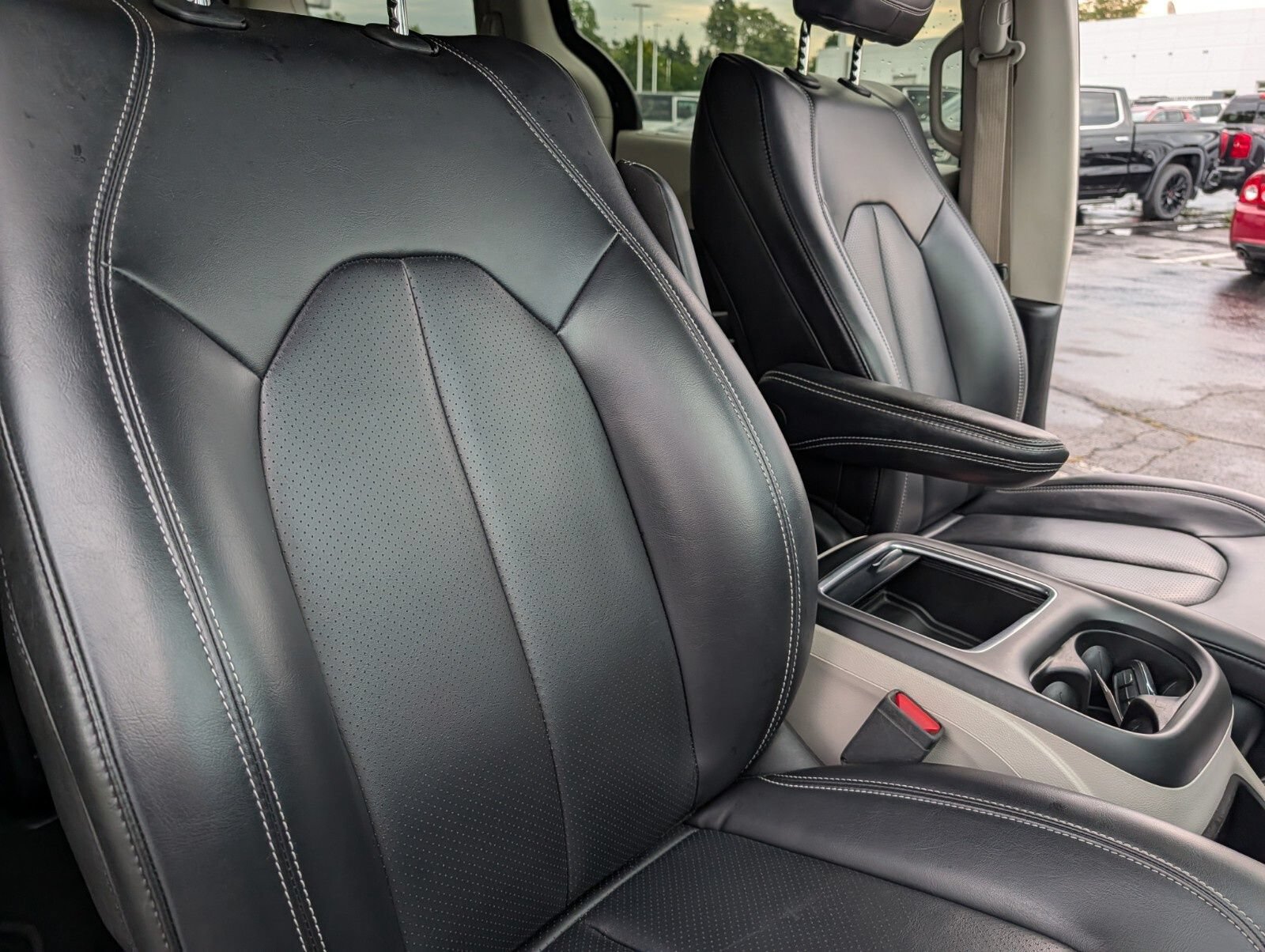 Used 2023 Chrysler Pacifica Touring-L FWD image 22