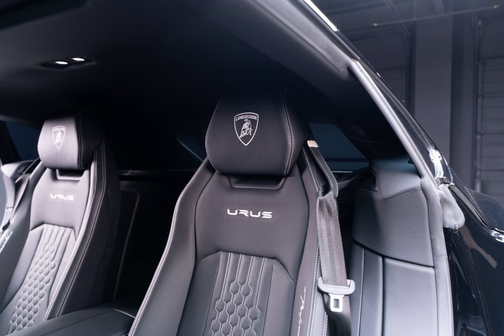 Used 2023 Lamborghini Urus Performante AWD/4WD image 54